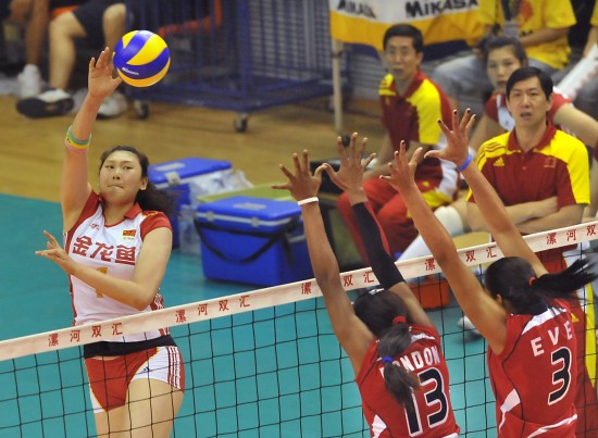 女排精英賽：中國(guó)女排1:3不敵多米尼加
