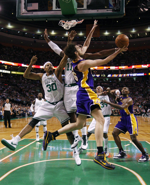 NBA：凱爾特人末節(jié)制勝湖人 總比分2:2