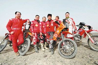 任賢齊備戰(zhàn)環(huán)塔拉力賽 頭撞儀表盤受傷嘆不易