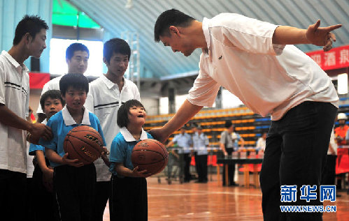 “難說再見！”：姚明NBA生涯全回顧