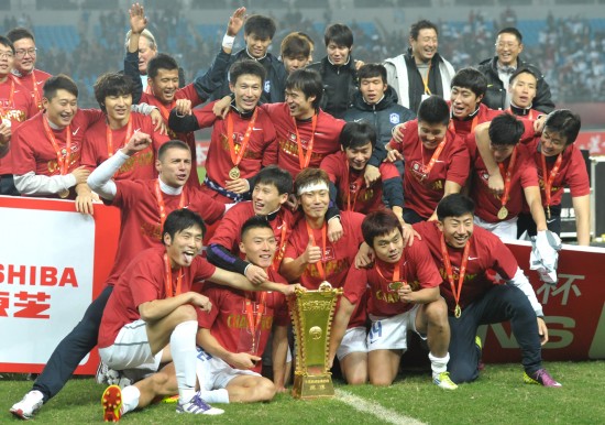 足協杯：天津泰達2:1戰勝山東魯能首次捧杯