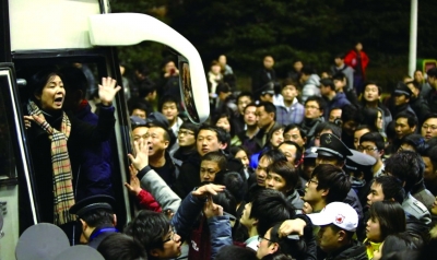 姐姐與球迷起沖突 JR·史密斯沖上看臺要揍球迷
