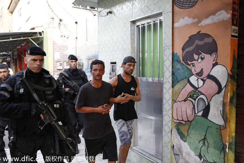 Armies and police sent to 'pacify' slum in Brazil