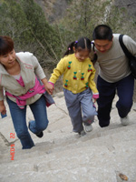 我們的生活應(yīng)該是創(chuàng)造開(kāi)心(2006年04月25日)