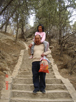 我們的生活應(yīng)該是創(chuàng)造開(kāi)心(2006年04月25日)