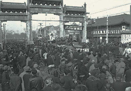 一本畫冊(cè)——一個(gè)國(guó)家60年的光榮記憶