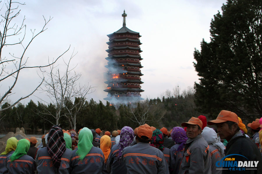 直擊北京園博園內(nèi)永定塔發(fā)生火災