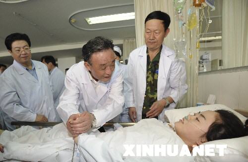 吳邦國赴四川地震災區指導抗震救災工作