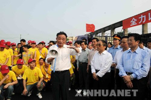 吳邦國赴四川地震災區指導抗震救災工作