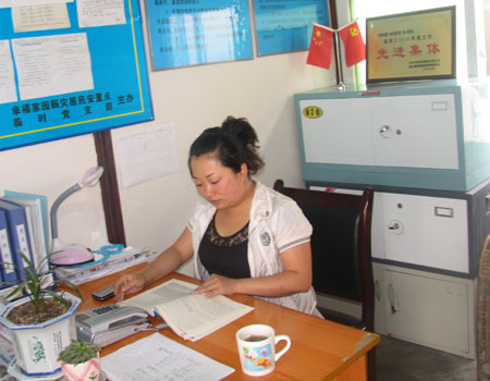 幸福家園A區的80后女書記張穎