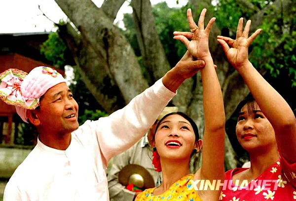 共和國同齡人:一個跳了40年孔雀舞的民間藝人