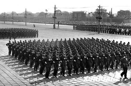 1957年：受閱人數少 外賓空前多