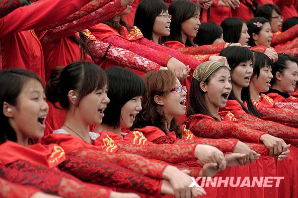 國(guó)慶聯(lián)歡晚會(huì)千人大合唱舉行最后一次帶妝彩排