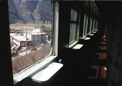 陜西韓城開往北京旅客列車6節車廂脫軌（組圖）