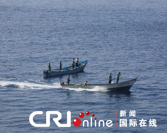 我護(hù)航編隊(duì)兩艘導(dǎo)彈驅(qū)逐艦阻止海盜襲擊(組圖)
