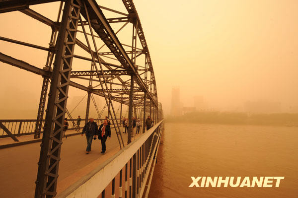 我國多個地區遭遇大風沙塵天氣[組圖]