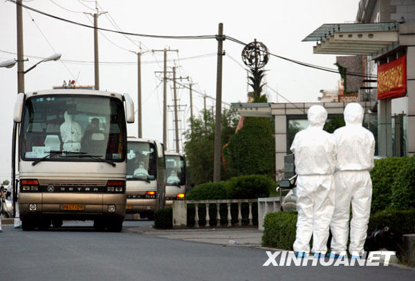南航赴墨包機搭載98名中國旅客抵達(dá)上海[組圖]