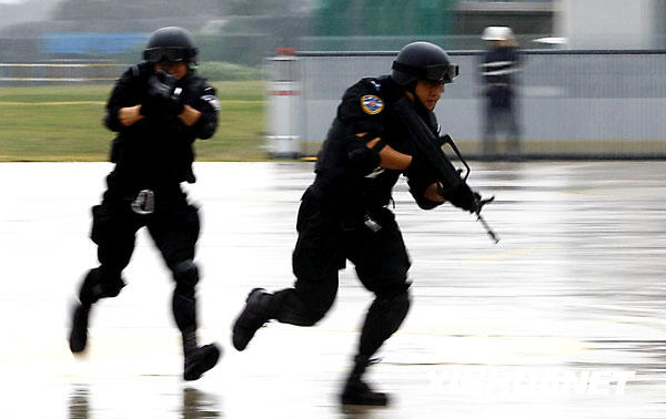 上海市公安局警務(wù)航空隊(duì)正式成立[組圖]
