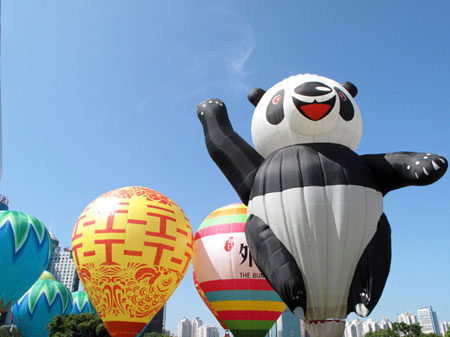 第三屆海口熱氣球節(jié)拉開帷幕 市民親身體驗熱氣球