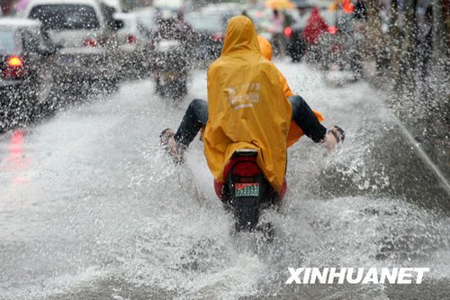 南方十省區遭遇今年入汛以來最大暴雨襲擊(組圖)