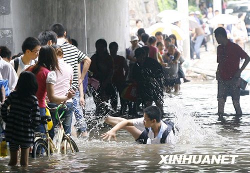 南方十省區遭遇今年入汛以來最大暴雨襲擊(組圖)