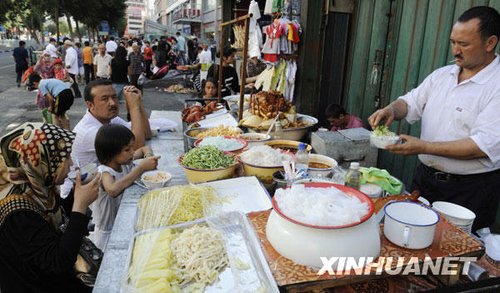 烏魯木齊交通旅游等行業(yè)恢復(fù)運(yùn)營(yíng)(組圖)