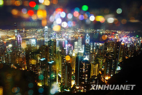 此景只應(yīng)天上有 亦真亦幻夜香港[組圖]