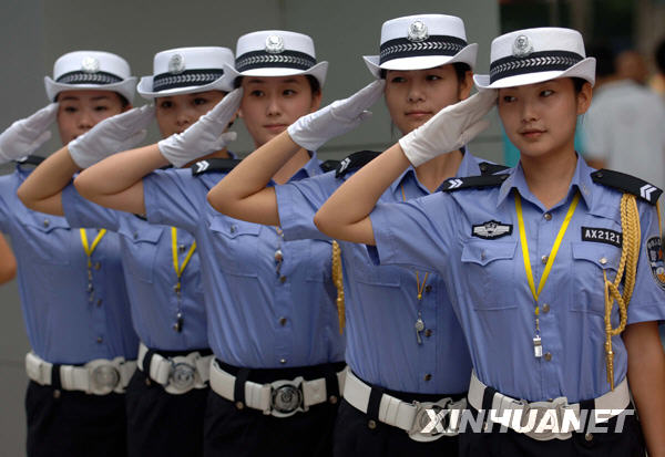 西安交警設立女子示范崗[組圖]