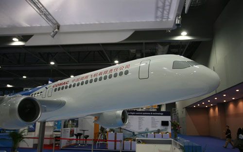 國產大客機外形樣機亮相 2016年交付使用(圖)