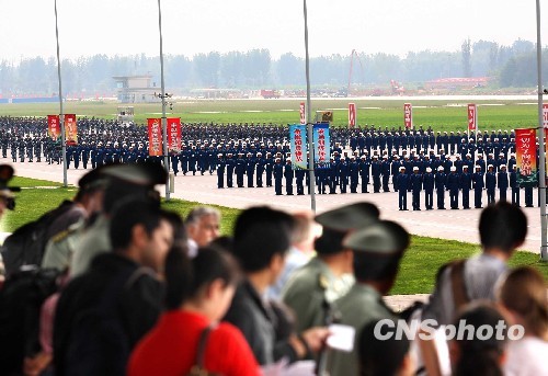 國慶閱兵徒步方隊閱兵村首次向境外媒體開放<IMG src=