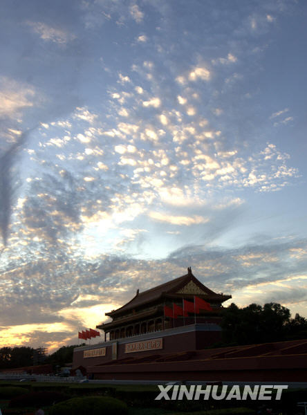 京城天空現(xiàn)“龍鱗云”[組圖]