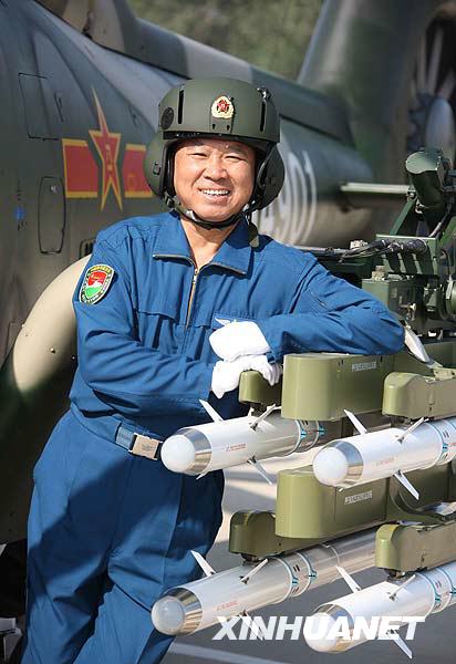 空中12個(gè)梯隊(duì)帶隊(duì)長(zhǎng)機(jī)[組圖]