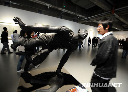 中國體育美術作品展在濟南開幕[組圖]