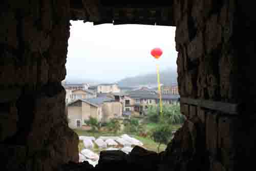 海內(nèi)外客家鄉(xiāng)親探秘永定土樓(組圖)