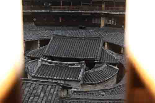 海內(nèi)外客家鄉(xiāng)親探秘永定土樓(組圖)