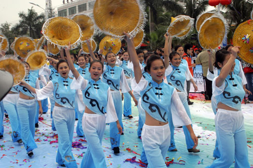 2009年中國海南島歡樂節風情彩車競舞儋州