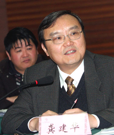 莫以宜春遠，江山多勝游