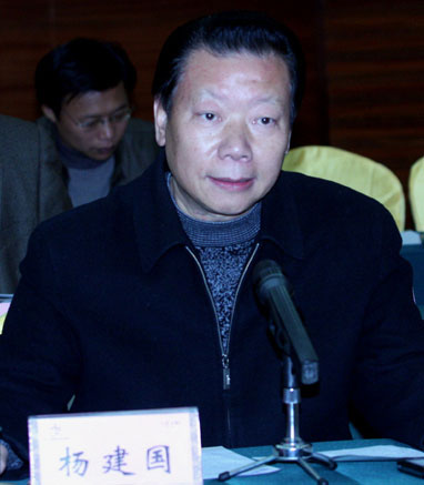 莫以宜春遠，江山多勝游